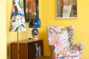 Stehlampe Grüner Vogel:Lampe Notturno:Fauteuil Brazil RGB 300 DPI 32 x 45 cm